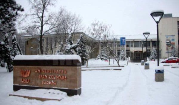 Universitatea din Suceava anunţă sistarea cursurilor din cauza gerului...din clase