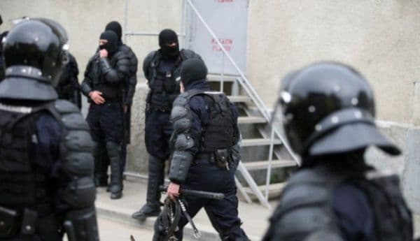 Percheziţii în casele a șase botoșăneni. Vezi ce au descoperit de mascaţii