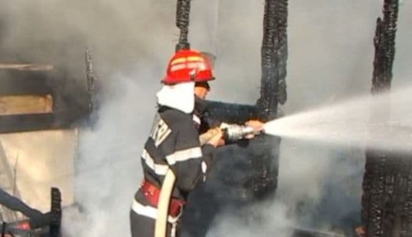 Șase incendii în câteva ore. Pompierii botoșăneni în slujba cetățenilor și de ziua armei!