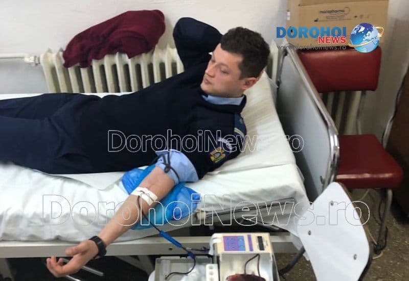 Donând sânge salvăm vieți! Campanie de donare a jandarmilor și cadrelor medicale de la Dorohoi - FOTO