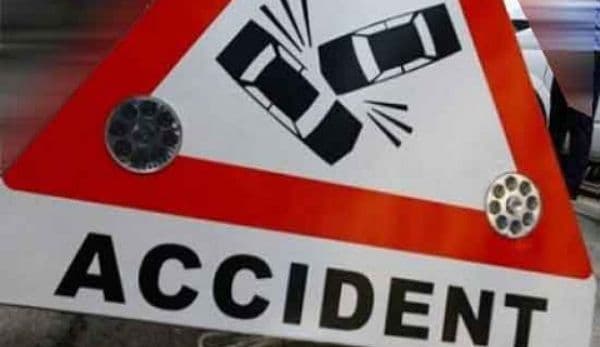 O șoferiță imprudentă nu s-a asigurat la efectuarea unui viraj la stânga şi a provocat un accident rutier