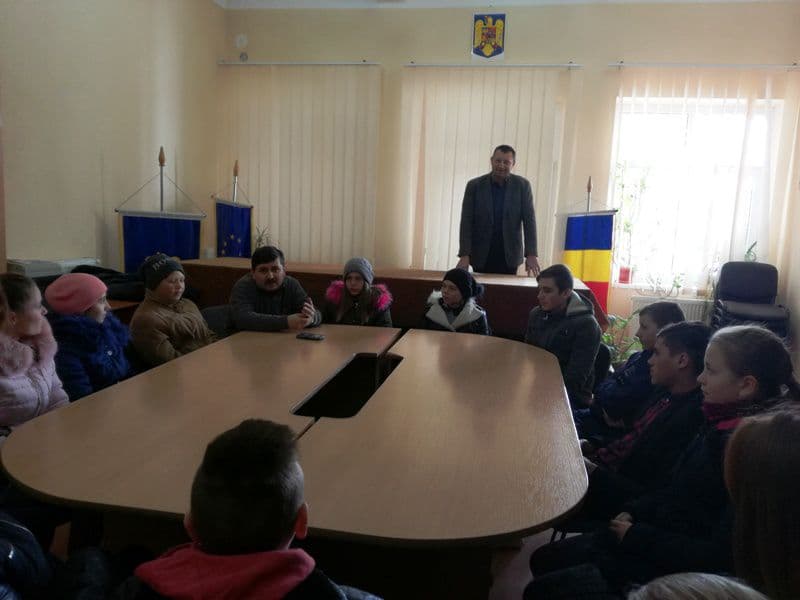 Educație juridică pentru elevii Școlii Gimnaziale „Dimitrie Pompeiu” Broscăuți - FOTO