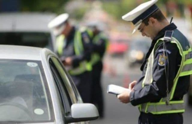 Zeci de sancțiuni și țigarete reținute în cadrul unei acțiuni desfășurate de polițiști