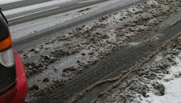 Mașină răsturnată pe drumul Dorohoi-Botoșani. Accident produs în urma unei depășiri imprudente