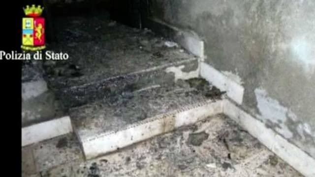 Un italian a dat foc unei case unde locuiau șase români dintre care doi copii