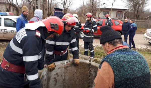 Femeie căzută în fântână, salvată de pompierii dorohoieni