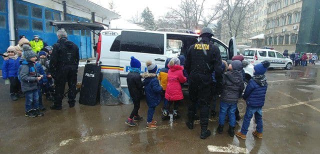Ziua porților deschise și avansări în grad de „Ziua Poliției Române” la Botoșani - FOTO