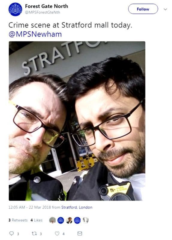 Doi polițiști britanici și-au făcut selfie în locul în care a fost omorât un român. Gestul lor a provocat revoltă