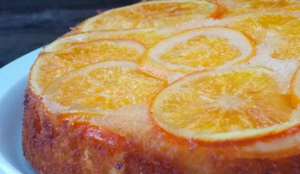 Prăjitură răsturnată cu portocale caramelizate