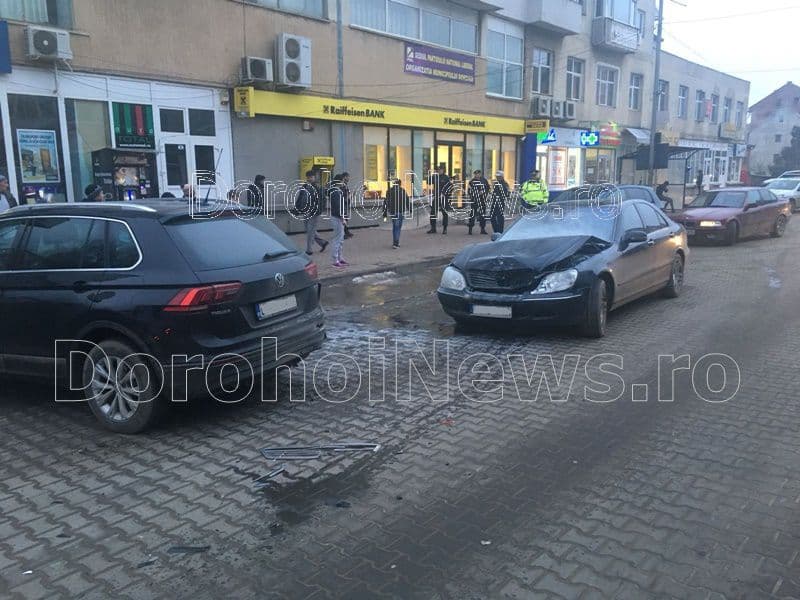 Accident! O persoană a fost rănită, după ce două maşini s-au lovit pe Bulevardul Victoriei din Dorohoi – FOTO
