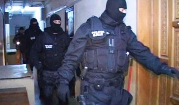 Acțiune de amploare în județul Botoșani! 37 de mandate de percheziții privind combaterea contrabandei cu ţigări