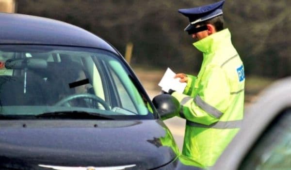 Zece permise de conducere reținute în urma unei acţiuni a poliţiştilor rutieri