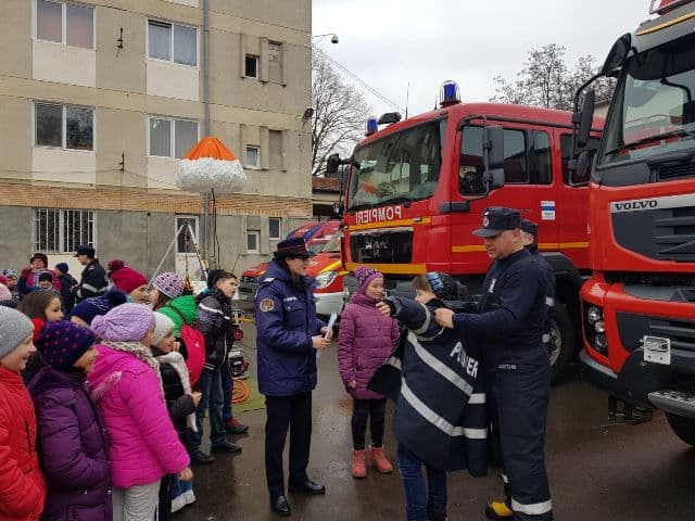 ISU Botoșani sprijină programul „Să știi mai  multe, să fii mai bun” - FOTO