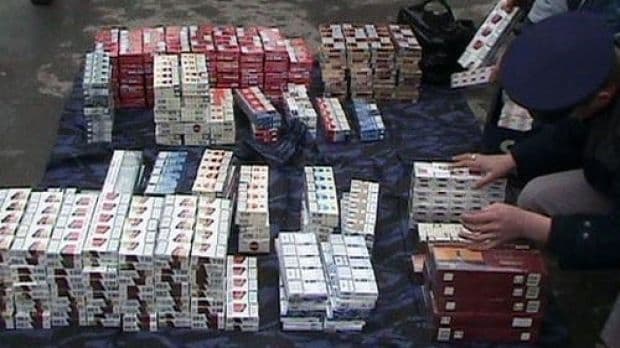 Percheziții domiciliare la persoane bănuite de contrabandă cu țigări 