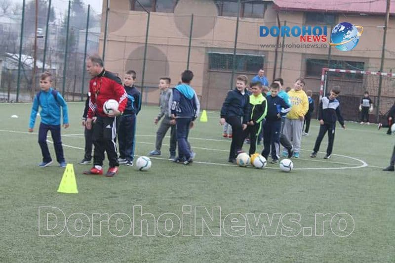 Clubul Sportiv Juniorul Dorohoi și-a început activitatea! Înscrie-ți copilul la cursuri de fotbal!