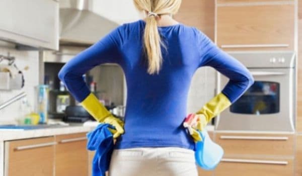 Trucuri pentru o curăţenie de Paşte eficientă. Cum trebuie şters praful ca să nu se depună imediat la loc