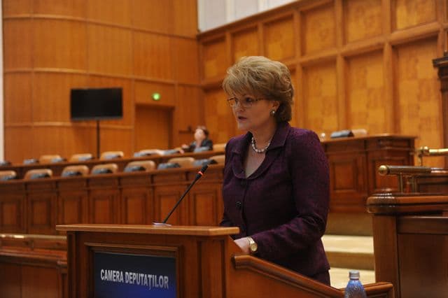 Mihaela Huncă: „PSD repară nedreptățile comise în guvernarea Boc și plătește profesorilor drepturile câștigate în instanță” 