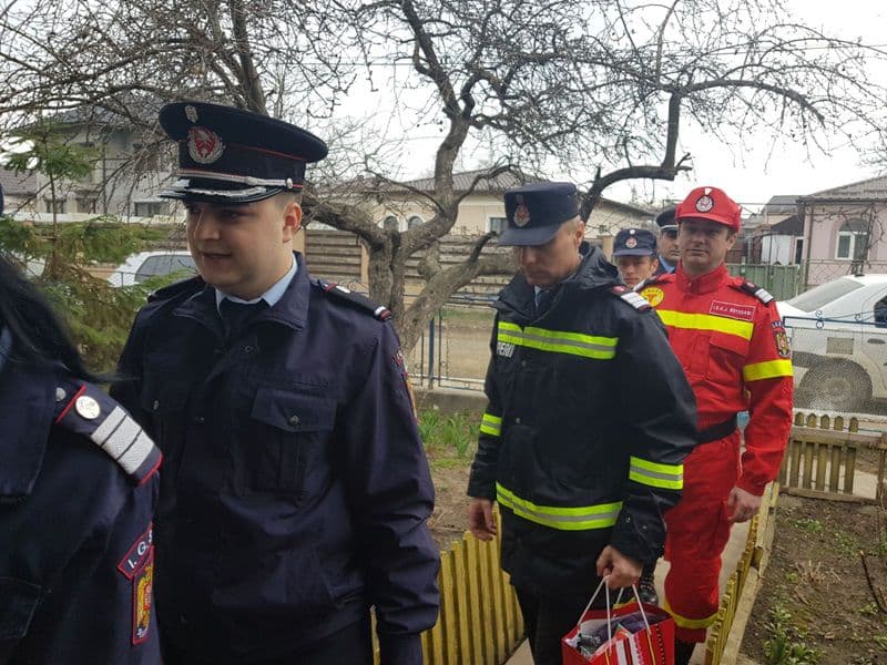 Daruri din suflet pentru suflet, de la pompierii botoșăneni - FOTO