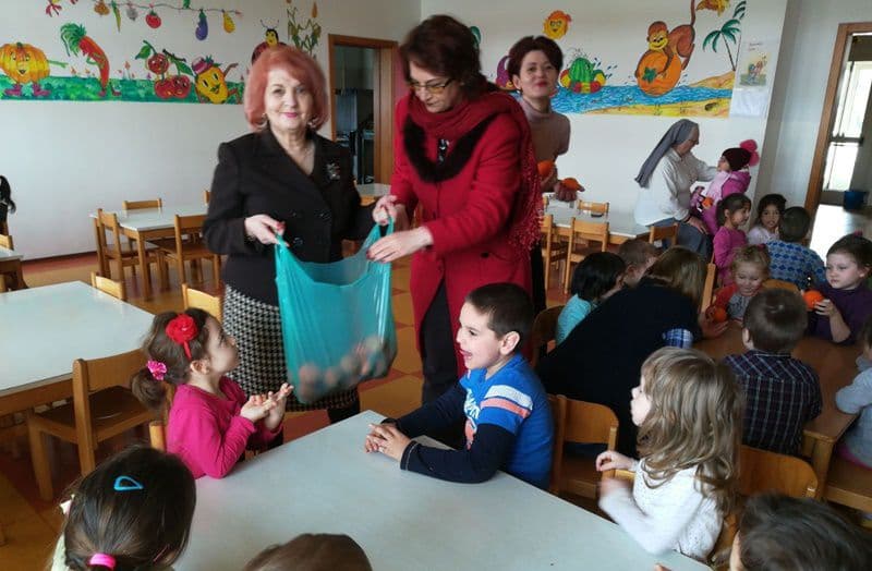 Cadouri de Paște din partea social-democratelor din municipiul Botoșani - FOTO