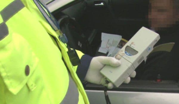 Încă un inconștient care conducea beat și fără permis depistat de polițiști
