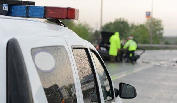 Accident în urma unui viraj periculos la stânga