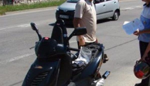 Tânăr din Havîrna depistat în timp ce conducea un moped fără permis și fără a fi înmatriculat