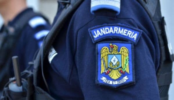 Amenzi pe bandă rulantă date de jandarmi. Băuturile alcoolice se consumă în bar, nu pe stradă!