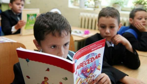 NU vom mai avea manuale unice! Legea privind Editura Didactică şi Pedagogică, neconstituţională