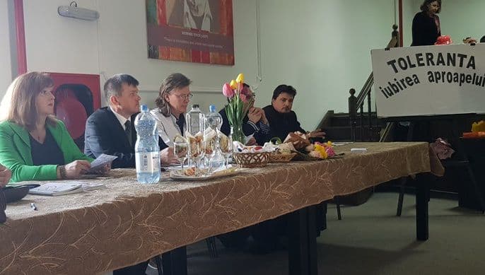 Simpozion județean „Toleranța - iubirea aproapelui” la Școala Gimnazială „Mihail Sadoveanu” Dumbrăvița - FOTO