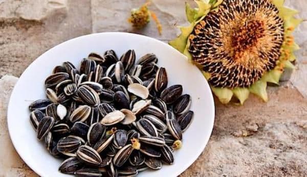 Pericolele consumului de seminţe sărate. Avertismentul nutriţioniştilor