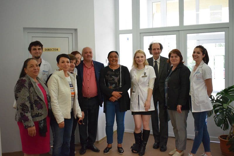 „Caravana cu medici” pentru copii din medii defavorizate - FOTO