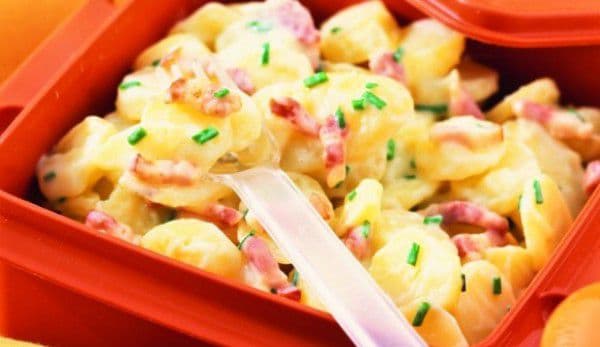 Salată de cartofi noi cu bacon