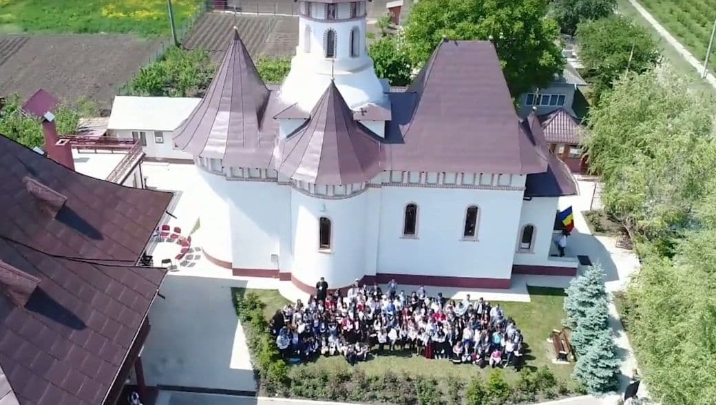 Conferință, momente artistice și multă voie bună la întâlnirea Tinerilor Ortodocși din Protopopiatul Dorohoi - VIDEO / FOTO