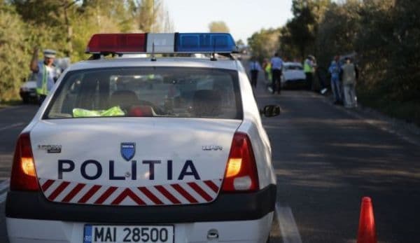Bărbat a ajuns la spital după un accident dubios în care a fost implicat un moped. Poliţia cercetează cazul!