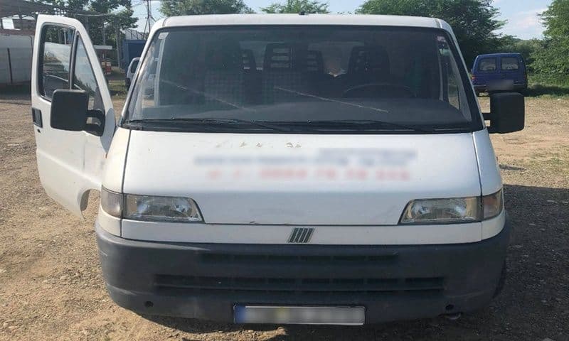 Au încercat să păcălească poliţiştii de frontieră, dar s-au ales cu dosare penale