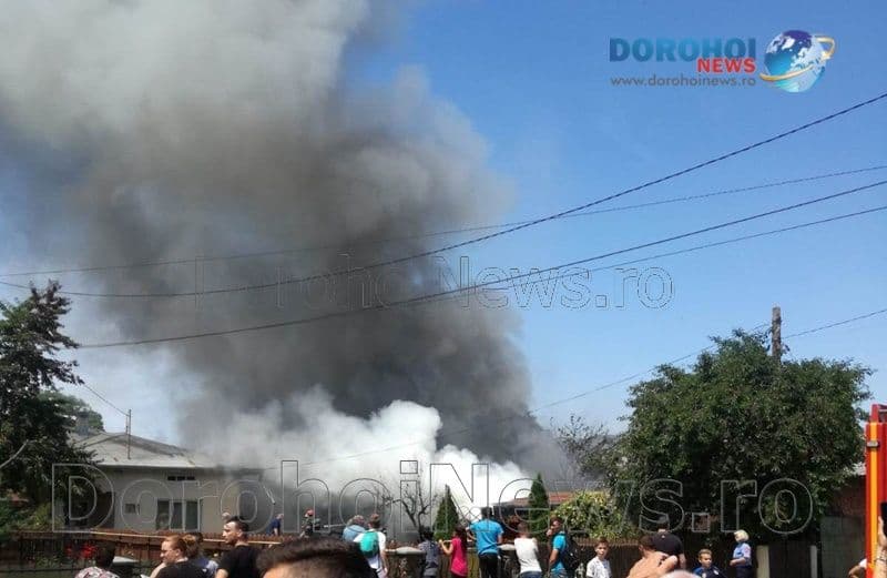 Incendiu puternic izbucnit pe strada Liliacului din Dorohoi - FOTO