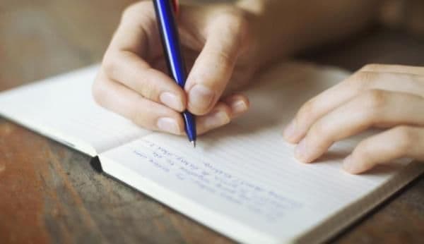 Ce înseamnă dacă scrii cu litere de mari dimensiuni