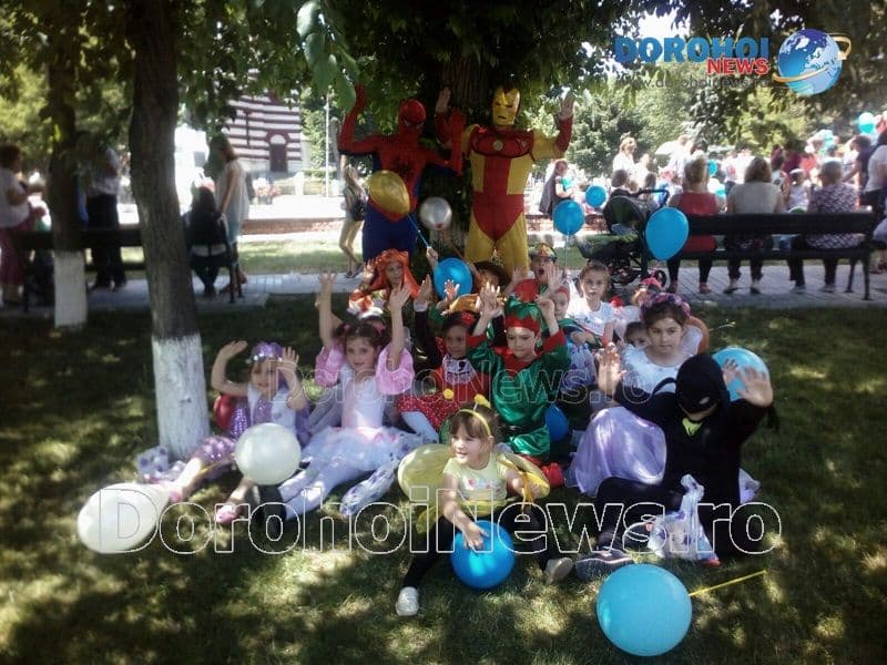 Înapoi în lumea basmului! Paradă de costume pe Pietonalul „Grigore Ghica” din Dorohoi - FOTO