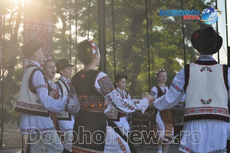 Spectacol în ritm voios susținut de artiști de pretutindeni la Zilele Copilului Dorohoi 2018 - FOTO