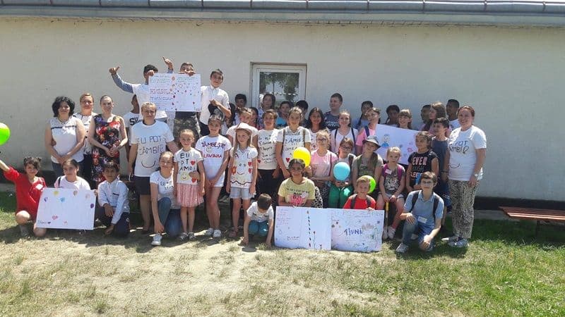 Eu pot zâmbi! - Elevii Școlilor „Mihail Kogălniceanu” Dorohoi și Nr.4 Baranca - Hudești au sărbătorit „1 IUNIE” împreună – FOTO