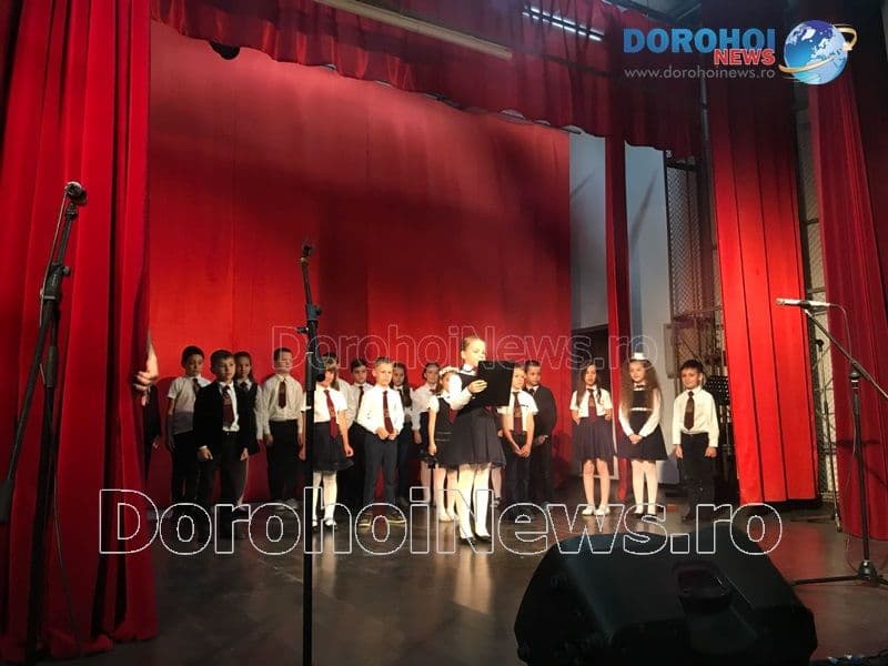 Spectacol umanitar aflat la cea de-a VII-a ediție organizat la Dorohoi de mai multe instituții de învățământ – FOTO