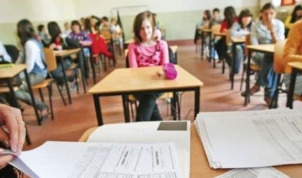 Elevii claselor a VIII-a termină astăzi cursurile. Luni, încep examenele