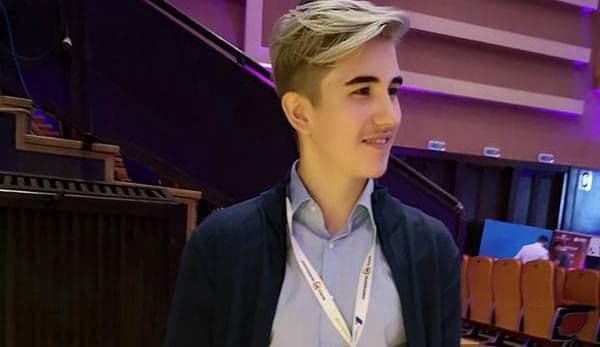 Un botoșănean milionar în dolari la doar 19 ani. Printre clienţii săi sunt Selena Gomez şi Justin Bieber!