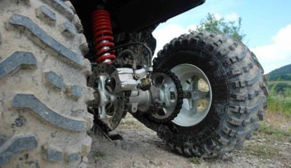 Ce a păţit un tânăr care conducea un ATV, băut şi fără permis