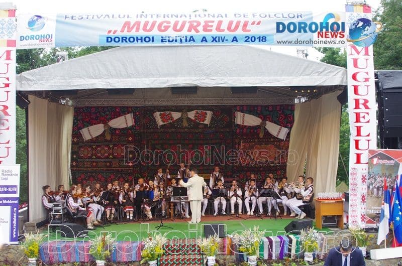 Vezi premiile obținute de soliștii vocali și instrumentiști participanți la Festivalul „Mugurelul” Dorohoi 2018 - FOTO