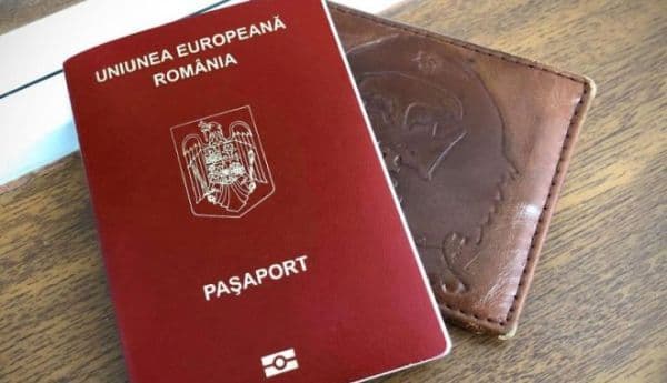 Paşapoartele electronice vor fi valabile 10 ani. Preşedintele Iohannis a promulgat legea