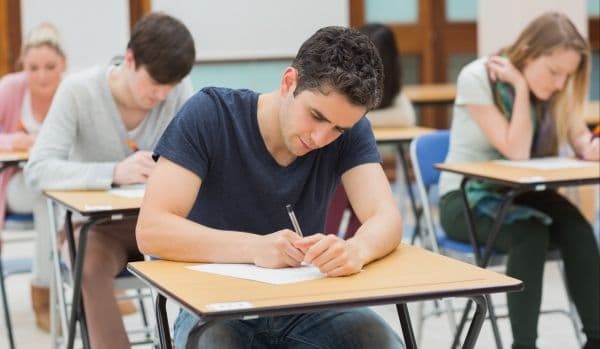 Astăzi începe examenul de Bacalaureat - etapa scrisă