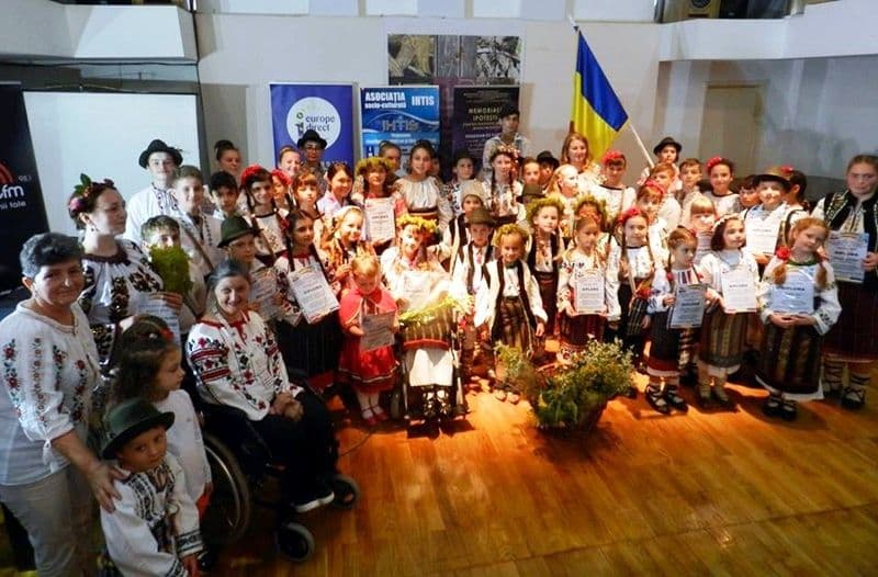 Sărbătoarea iei românești, unită în cântec cu sărbătoarea gustului tradiţional - FOTO