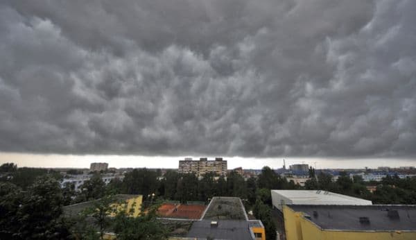Avertizare meteo! Cod portocaliu și cod galben de ploi torențiale în toată țara
