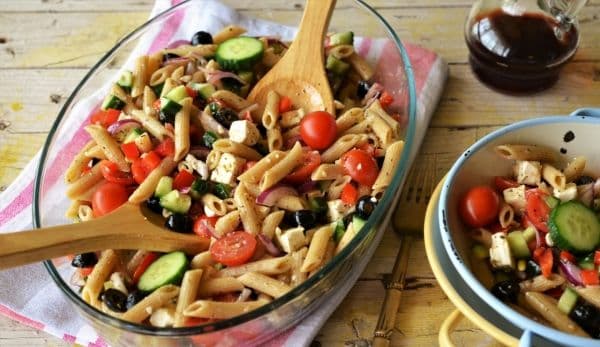 Salată grecească cu paste